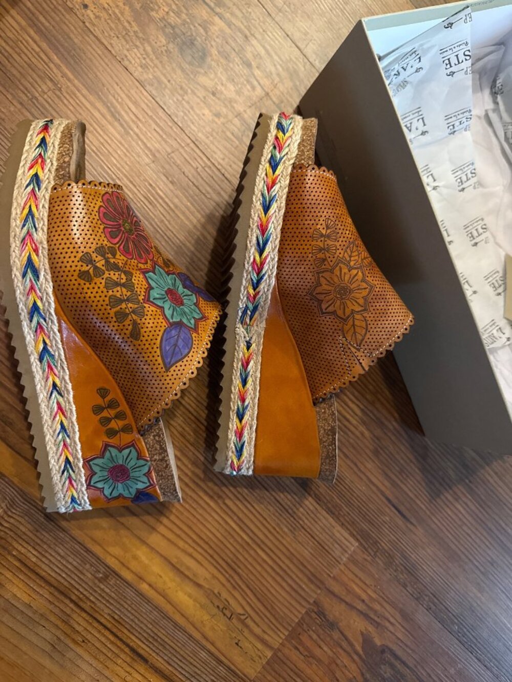 LArtiste By Spring Step Floral Embossed Sandals Espadrille Wedge Heel Size 38 - Picture 4 of 11